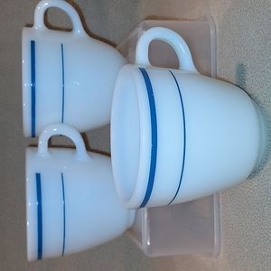 Vintage Pyrex Tableware